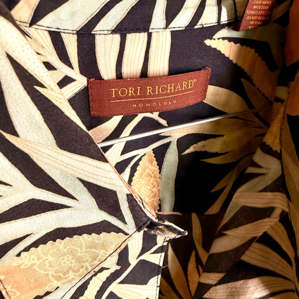 Tori Richard Leaf Pattern Shirt in Black and Tan